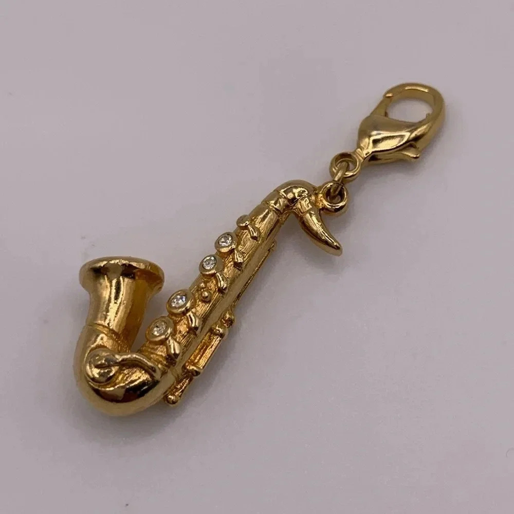 🖤Gold tone  saxophone charm - Picture 3 of 3